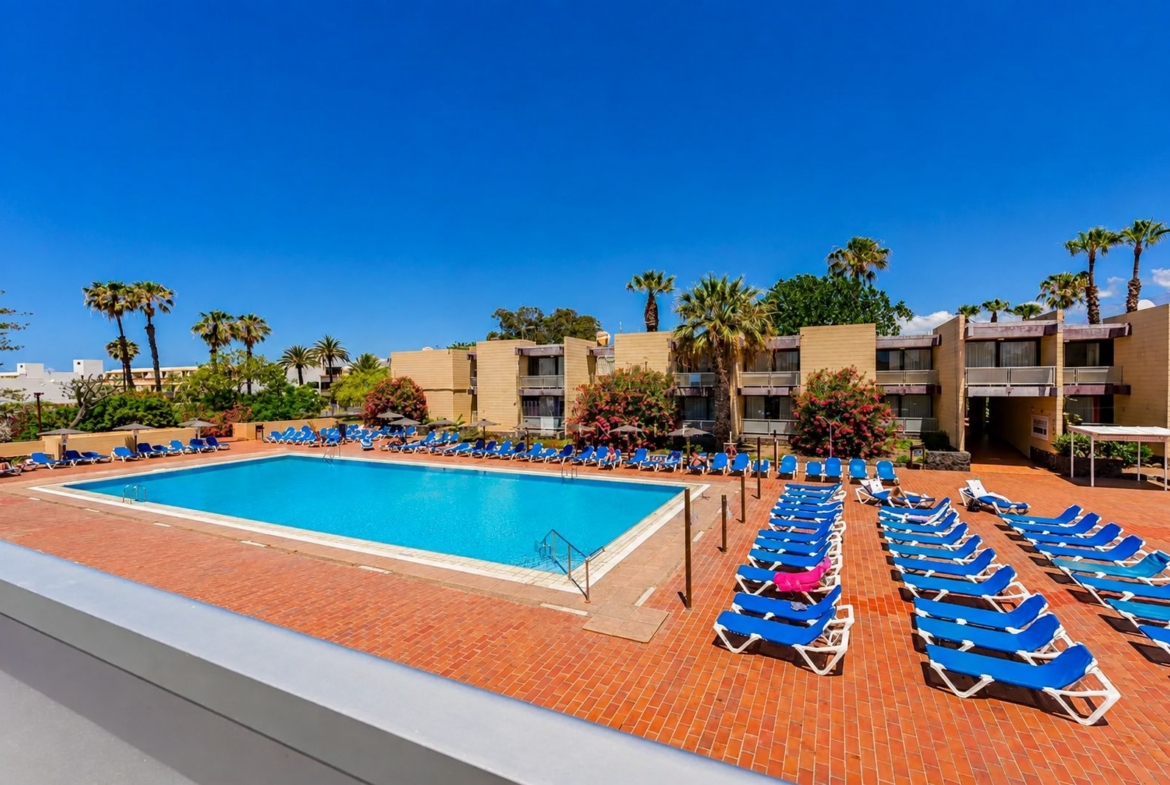Apartament z dwiema sypialniami, tarasem i basenem w Costa del Silencio