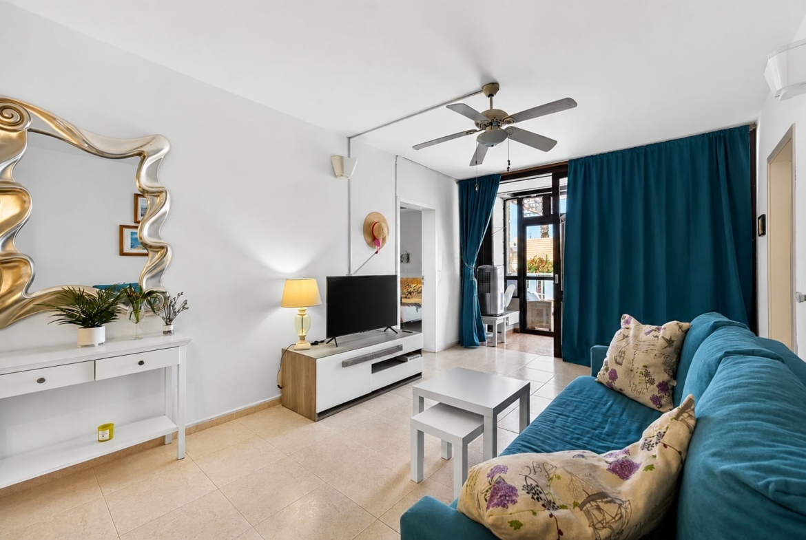 Apartament z dwiema sypialniami, tarasem i basenem w Costa del Silencio