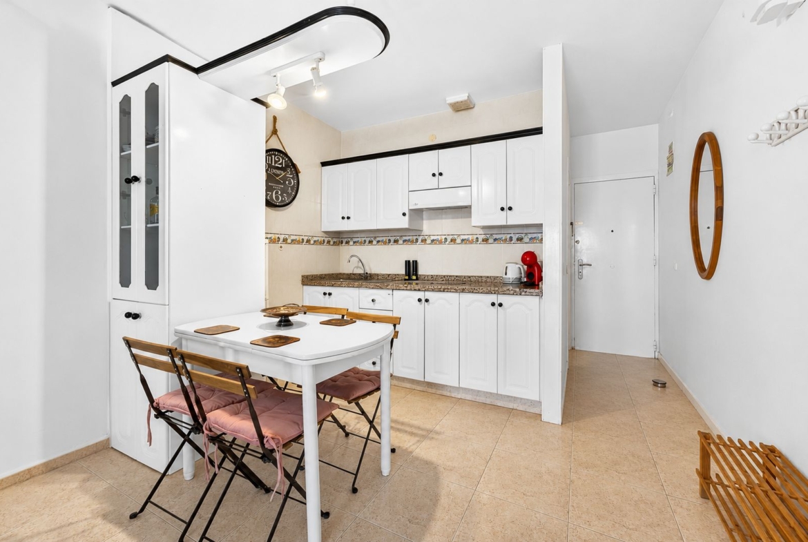 Apartament z dwiema sypialniami, tarasem i basenem w Costa del Silencio
