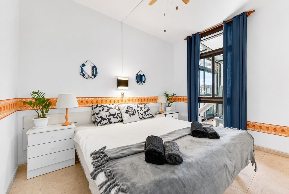 Apartament z dwiema sypialniami, tarasem i basenem w Costa del Silencio
