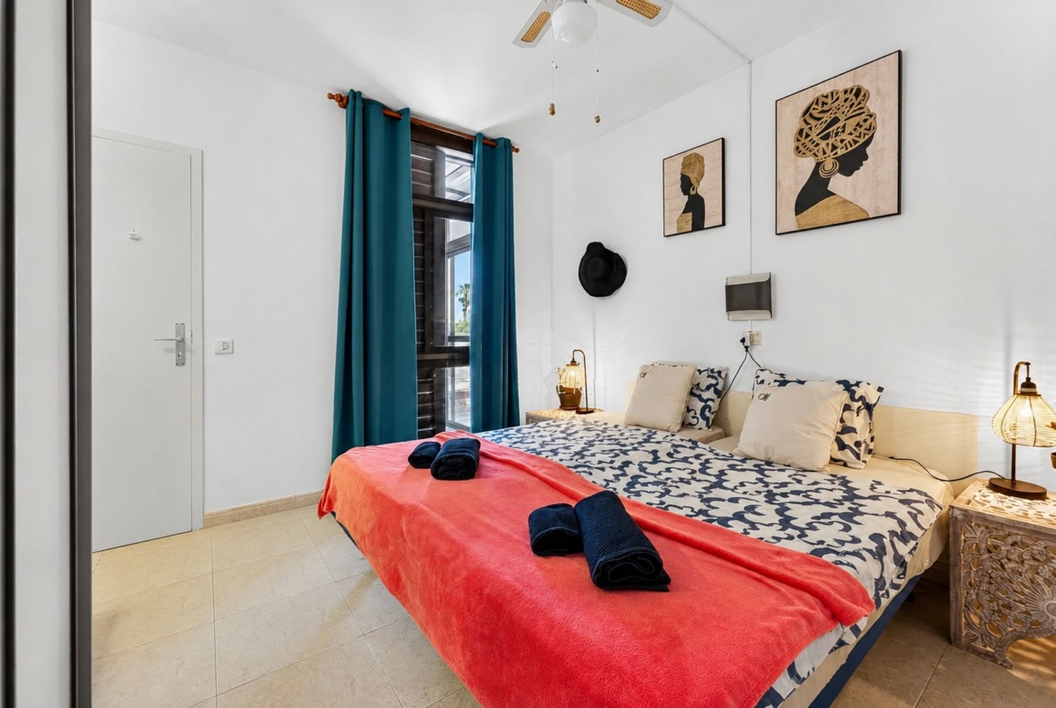 Apartament z dwiema sypialniami, tarasem i basenem w Costa del Silencio