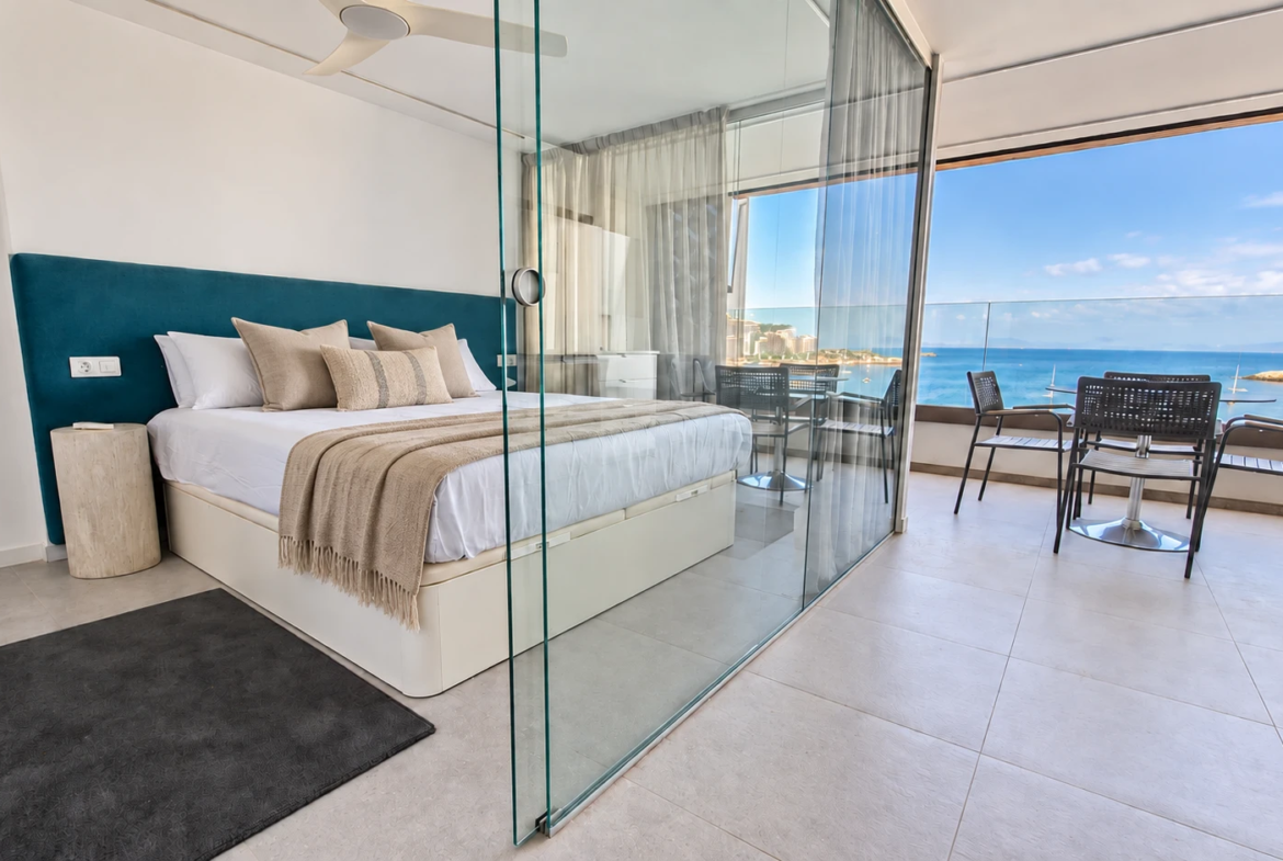 Apartament przy plaży z 2 sypialniami, widokiem na ocean i basenem w Arguineguín