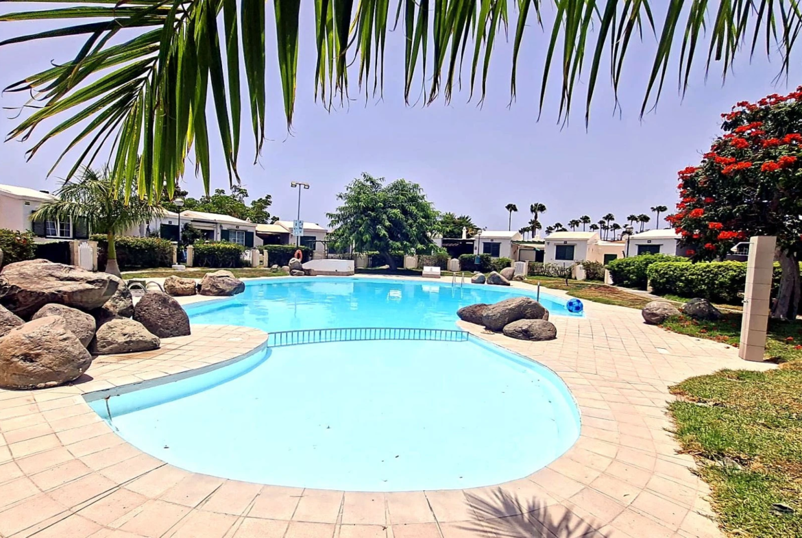 Przestronny bungalow z 6 sypialniami i prywatnym ogrodem w Campo Internacional, Maspalomas