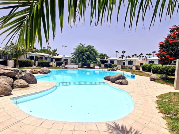 Przestronny bungalow z 6 sypialniami i prywatnym ogrodem w Campo Internacional, Maspalomas