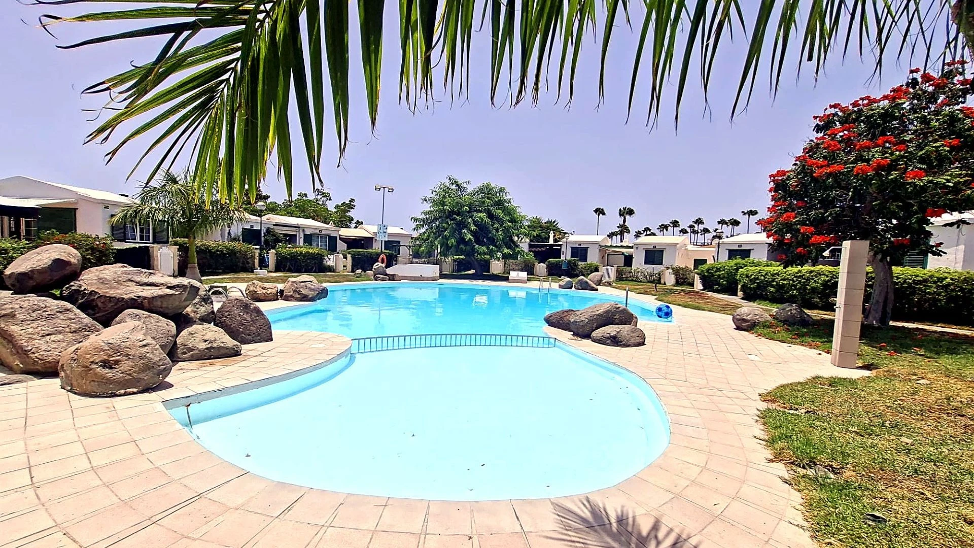 01 Przestronny bungalow z 6 sypialniami i prywatnym ogrodem w Campo Internacional, Maspalomas