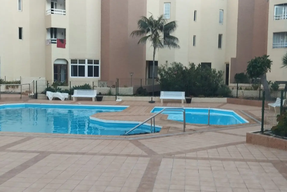 Odnowiony apartament z widokiem na ocean i basenem w Los Silos