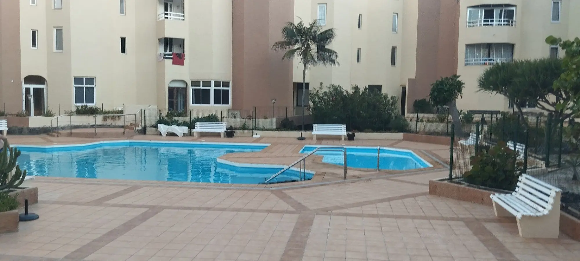 01 Odnowiony apartament z widokiem na ocean i basenem w Los Silos
