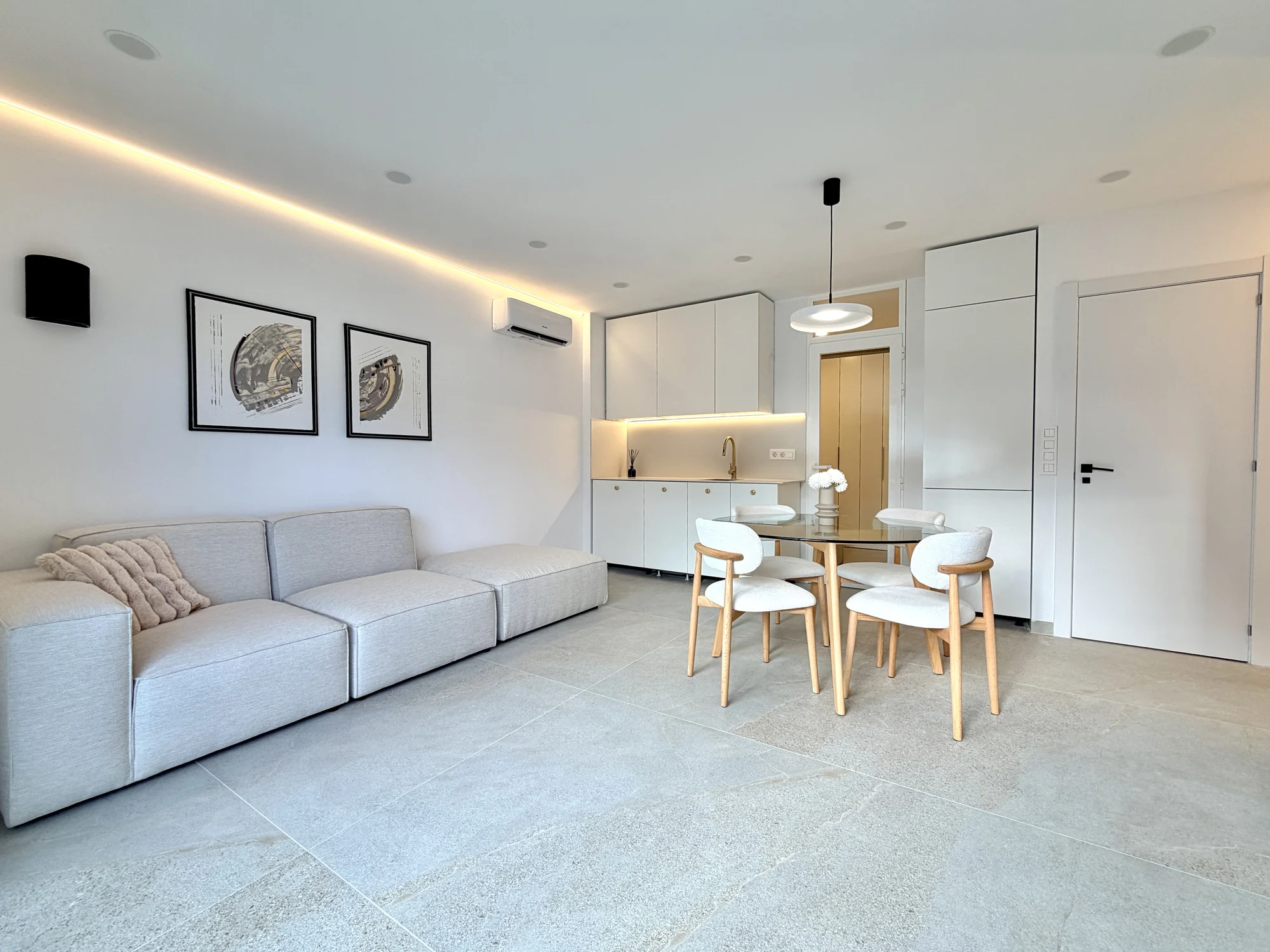 01 Kompaktowy apartament z dwiema sypialniami i balkonem w Vista Mar 9