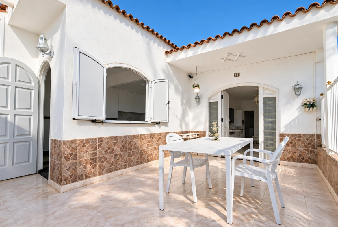 Ekskluzywny bungalow z 3 sypialniami, ogrodem i basenem blisko plaży i wydm w Playa del Inglés
