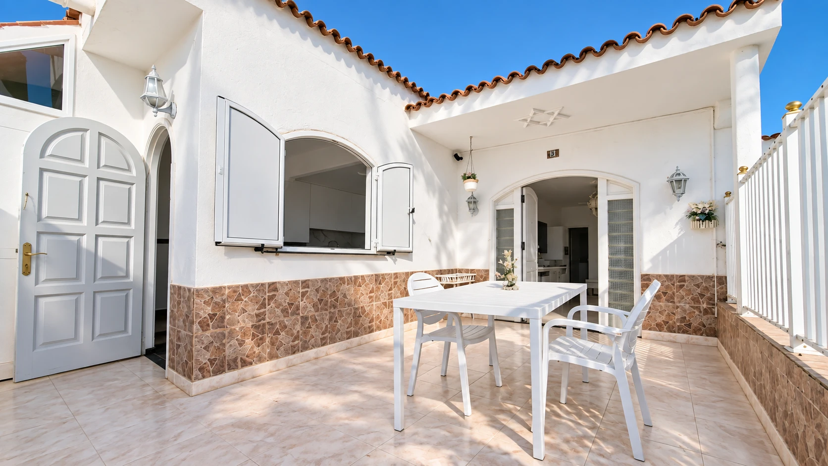 02 Ekskluzywny bungalow z 3 sypialniami, ogrodem i basenem blisko plaży i wydm w Playa del Inglés