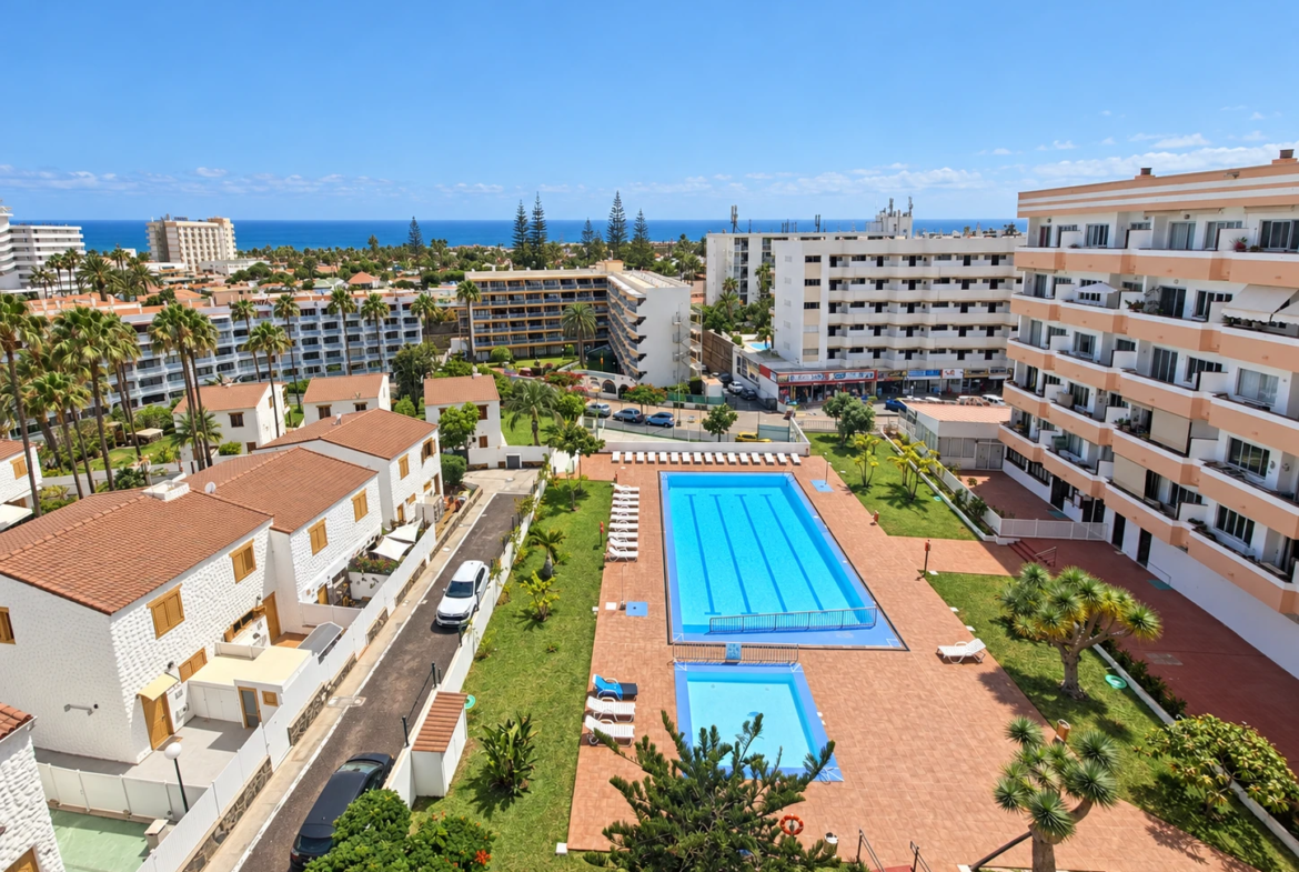 Apartament z 2 sypialniami, tarasem i widokiem na basen w Playa del Inglés