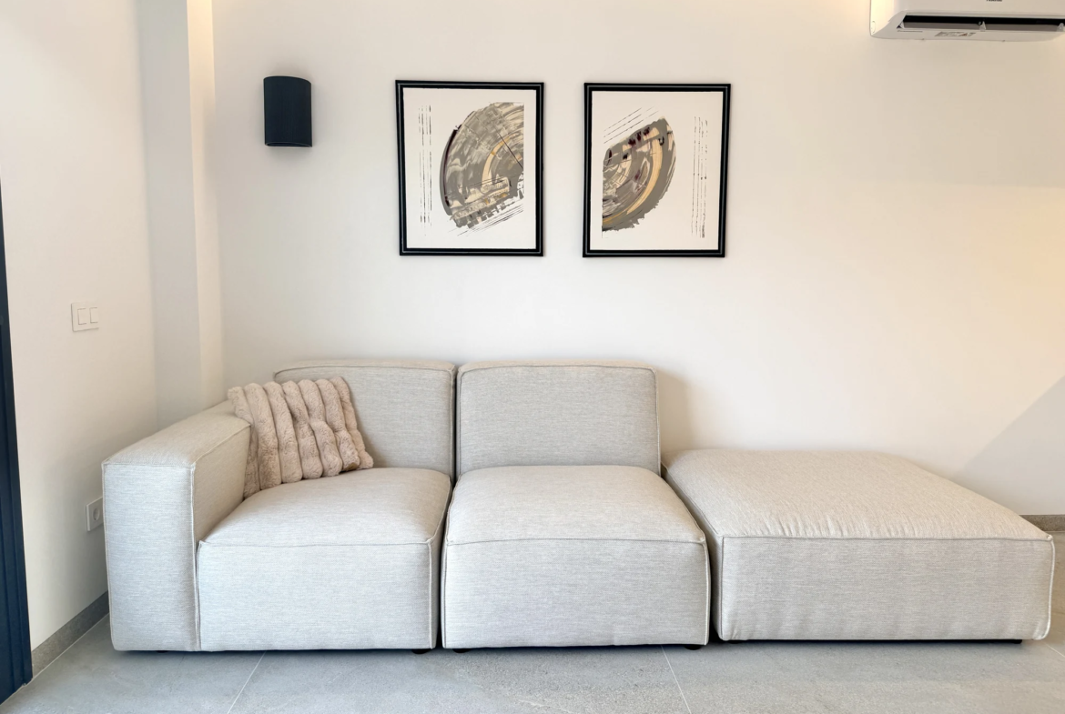 Kompaktowy apartament z dwiema sypialniami i balkonem w Vista Mar 9