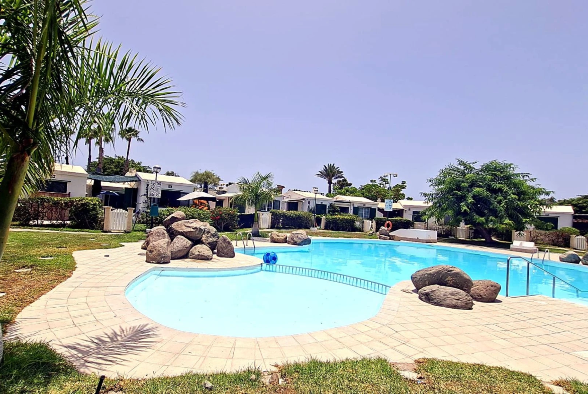 Przestronny bungalow z 6 sypialniami i prywatnym ogrodem w Campo Internacional, Maspalomas