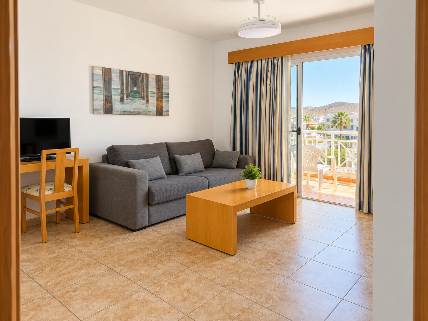 03 Apartament z 2 sypialniami, tarasem, basenem i garażem w Arguineguín
