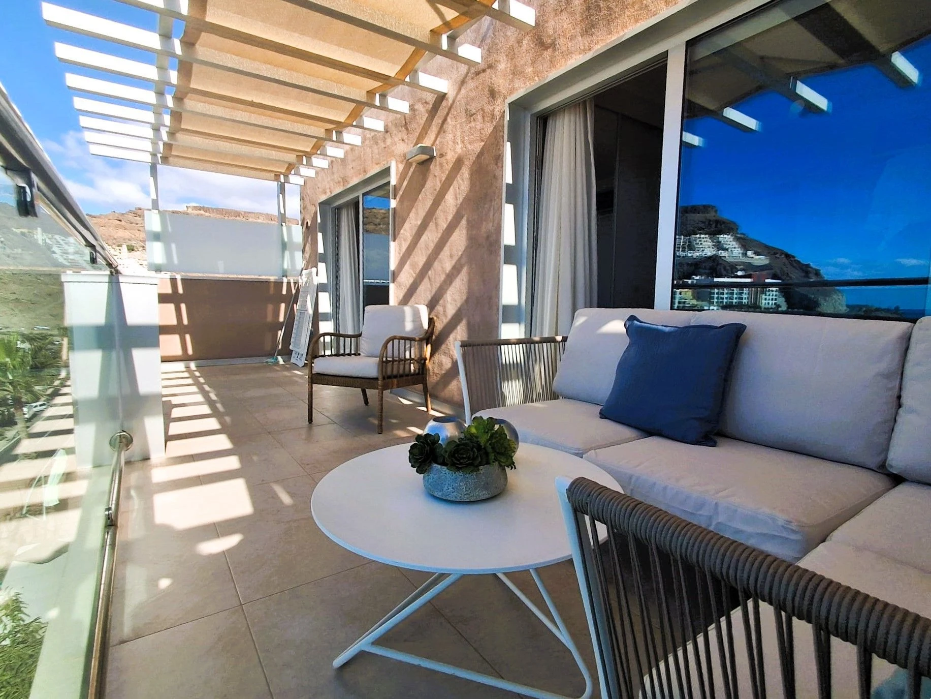03 Luksusowy apartament z 2 sypialniami, widokiem na ocean i bezpośrednim dostępem do plaży w Playa del Cura