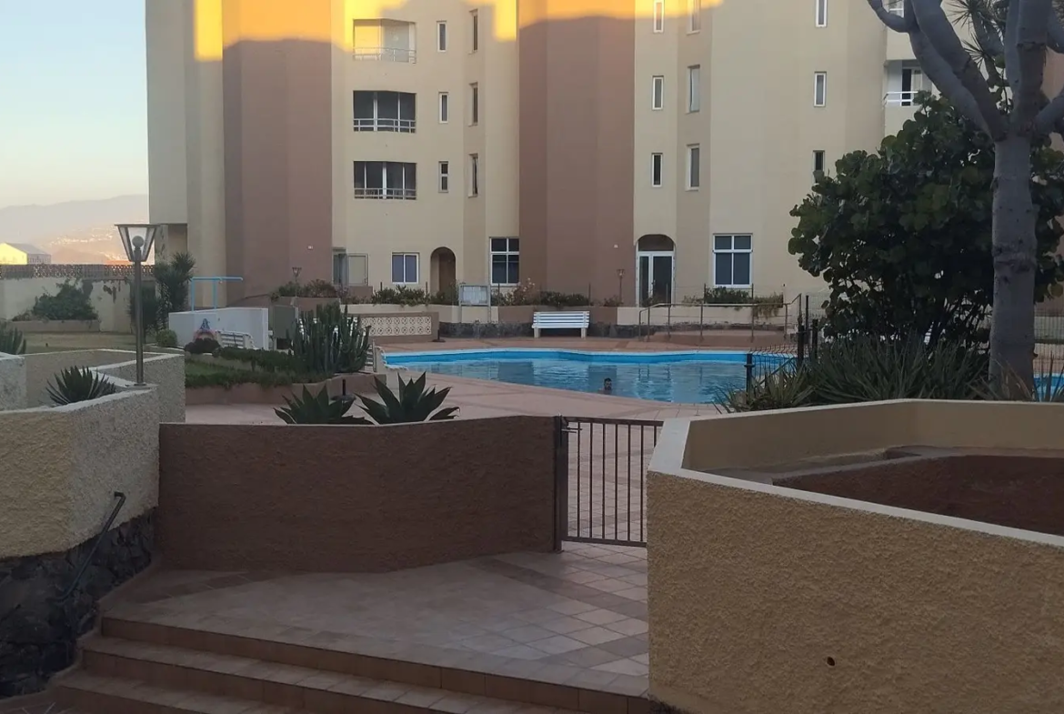 Odnowiony apartament z widokiem na ocean i basenem w Los Silos