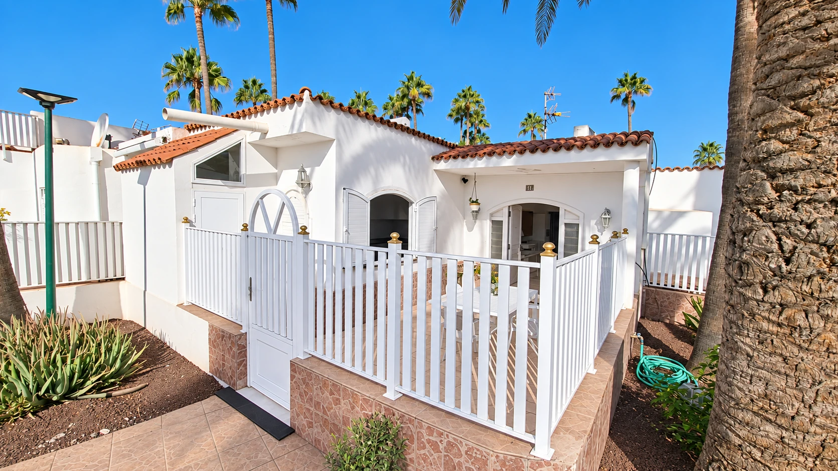 04 Ekskluzywny bungalow z 3 sypialniami, ogrodem i basenem blisko plaży i wydm w Playa del Inglés