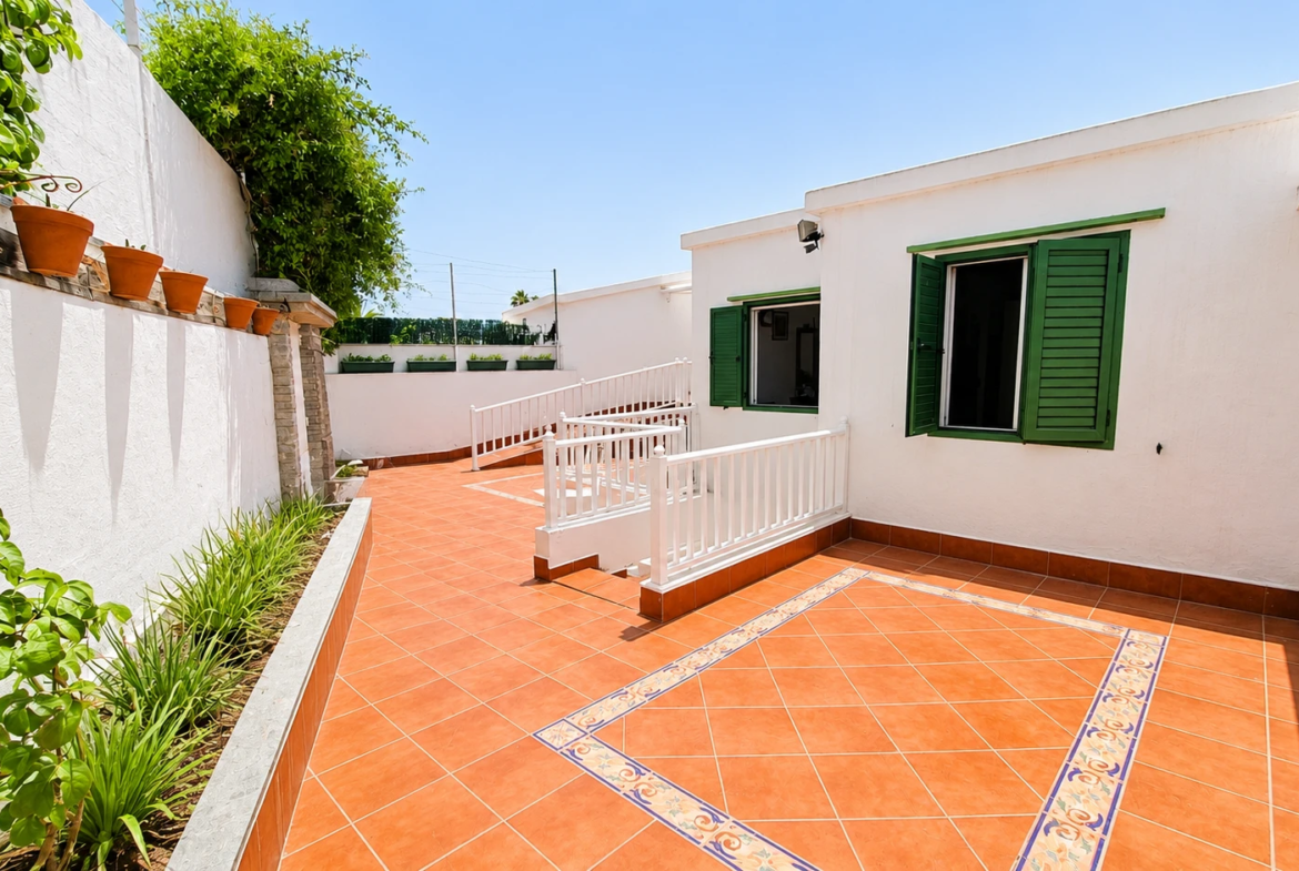 Przestronny bungalow z 6 sypialniami i prywatnym ogrodem w Campo Internacional, Maspalomas