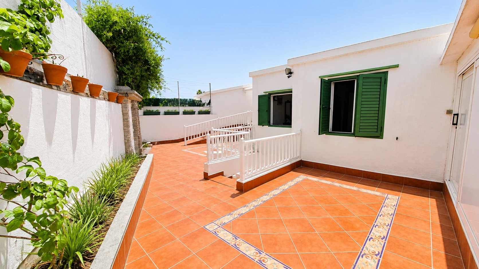 04 Przestronny bungalow z 6 sypialniami i prywatnym ogrodem w Campo Internacional, Maspalomas