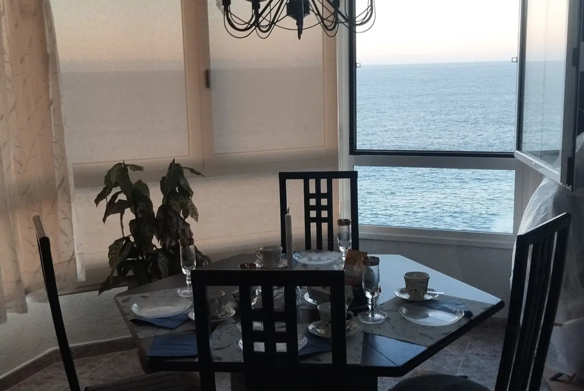 Odnowiony apartament z widokiem na ocean i basenem w Los Silos