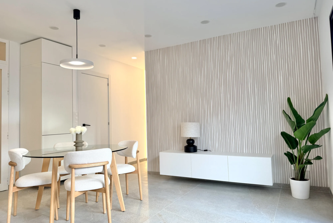 Kompaktowy apartament z dwiema sypialniami i balkonem w Vista Mar 9