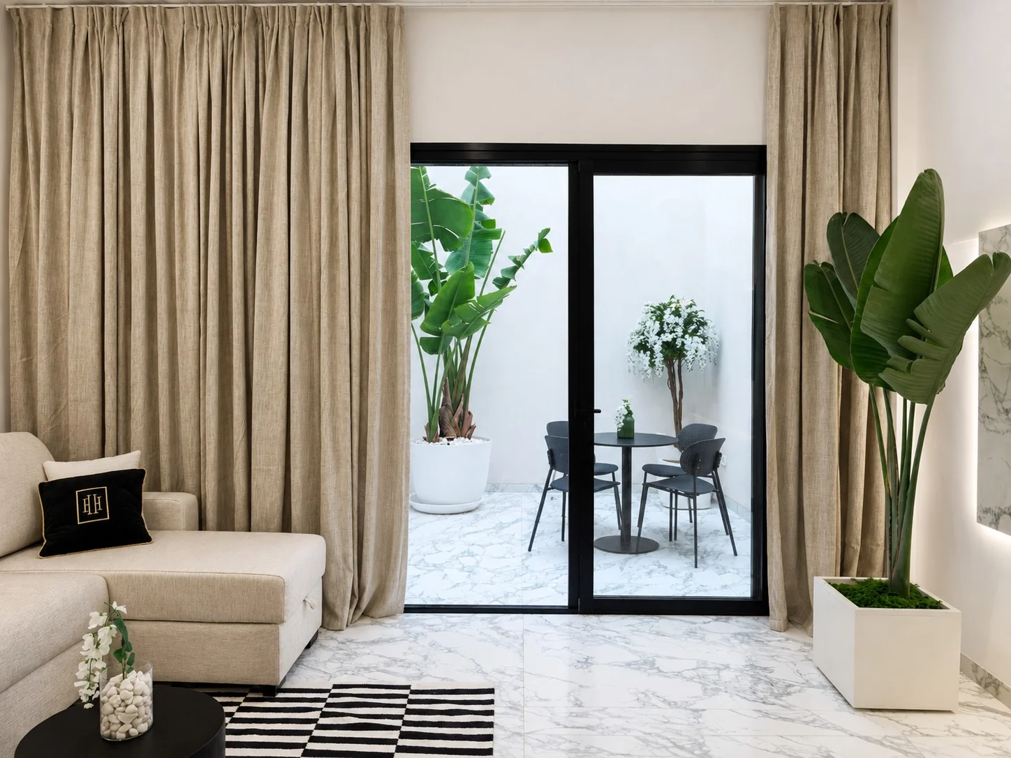 04 Elegancki apartament z patio w Vista Mar 9 w Los Abrigos