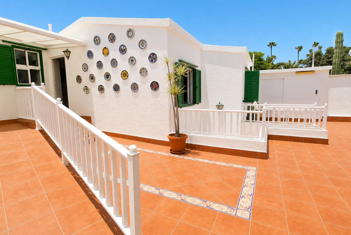 Przestronny bungalow z 6 sypialniami i prywatnym ogrodem w Campo Internacional, Maspalomas