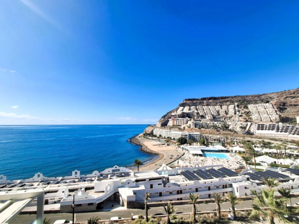 Luksusowy apartament z 2 sypialniami, widokiem na ocean i bezpośrednim dostępem do plaży w Playa del Cura