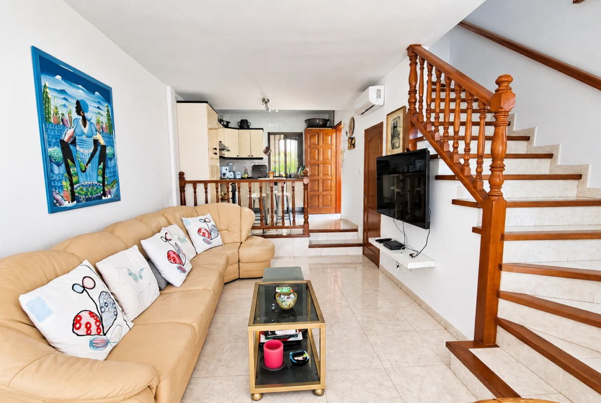 Przestronny duplex z widokiem na ocean, prywatnym garażem i ogrodem w Loma Dos, Arguineguín