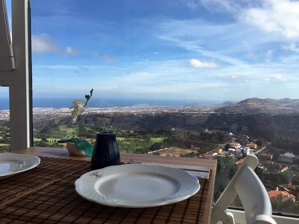 Kameralny hotel z basenem przy polu golfowym w Santa Brígida