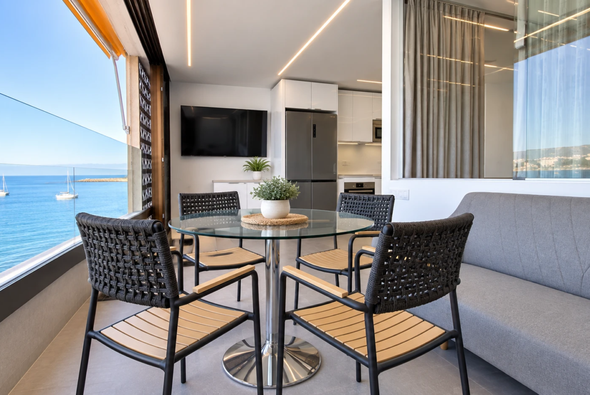 Apartament przy plaży z 2 sypialniami, widokiem na ocean i basenem w Arguineguín