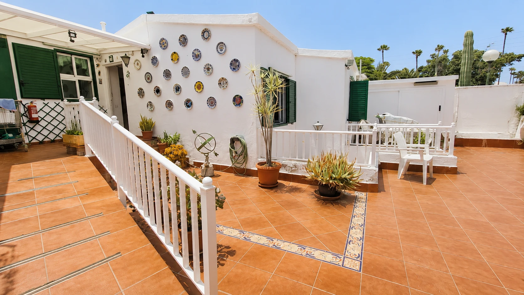 06 Przestronny bungalow z 6 sypialniami i prywatnym ogrodem w Campo Internacional, Maspalomas