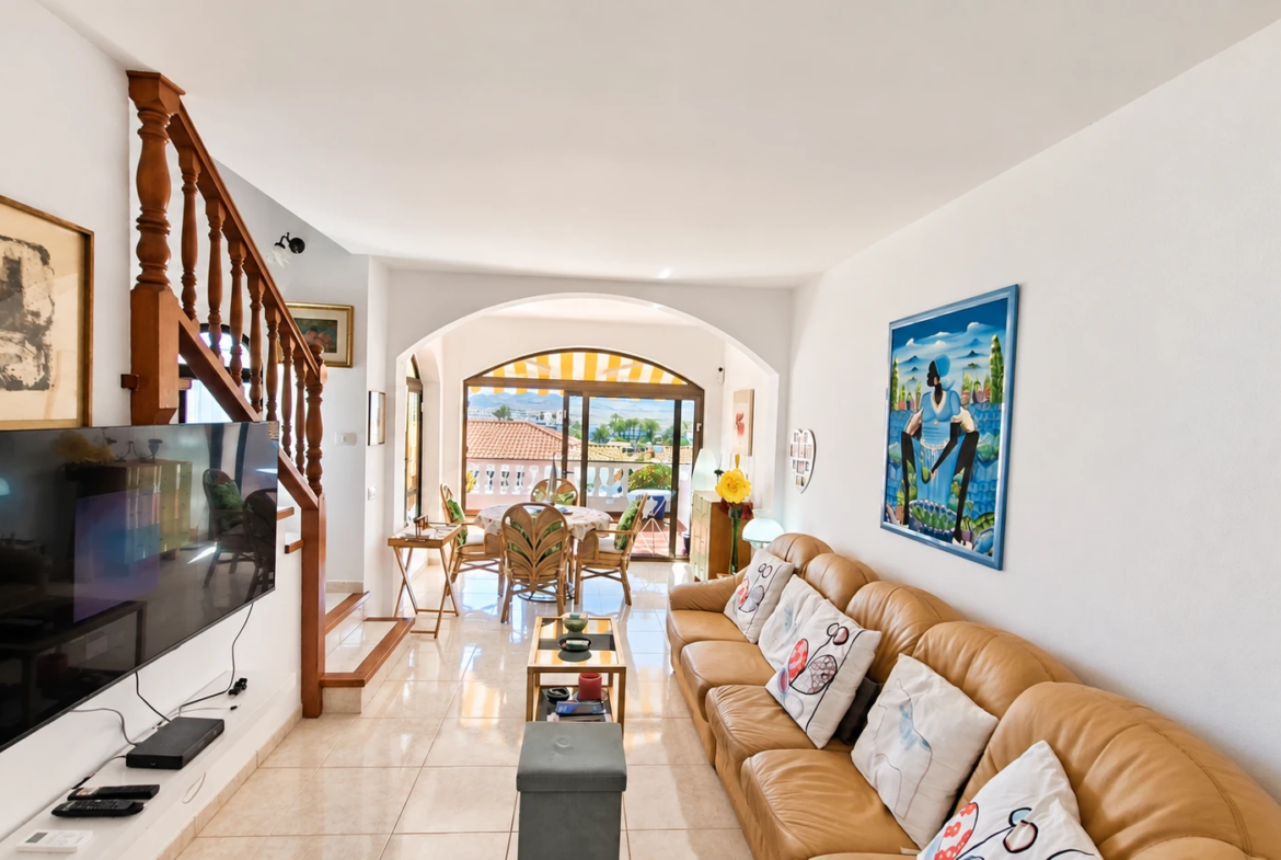 Przestronny duplex z widokiem na ocean, prywatnym garażem i ogrodem w Loma Dos, Arguineguín