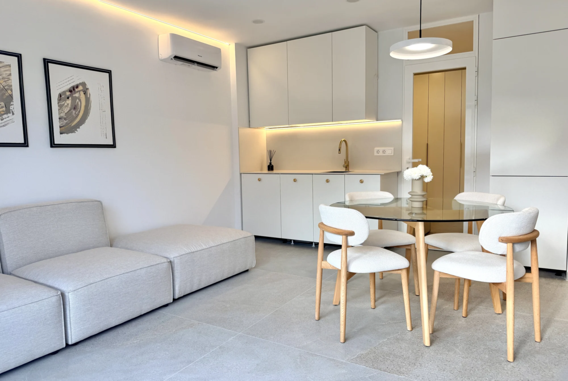Kompaktowy apartament z dwiema sypialniami i balkonem w Vista Mar 9