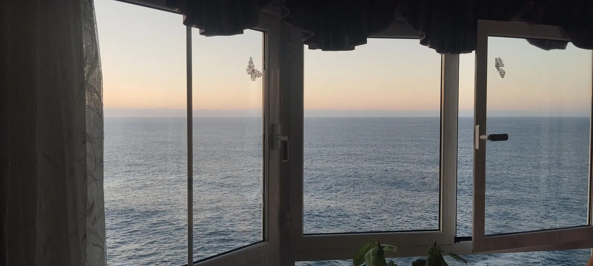08 Odnowiony apartament z widokiem na ocean i basenem w Los Silos