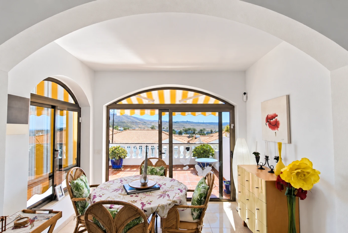 Przestronny duplex z widokiem na ocean, prywatnym garażem i ogrodem w Loma Dos, Arguineguín
