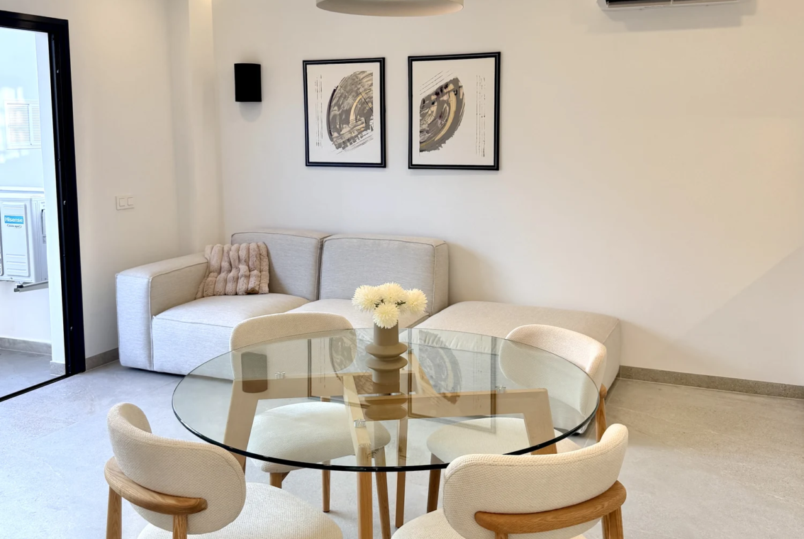 Kompaktowy apartament z dwiema sypialniami i balkonem w Vista Mar 9