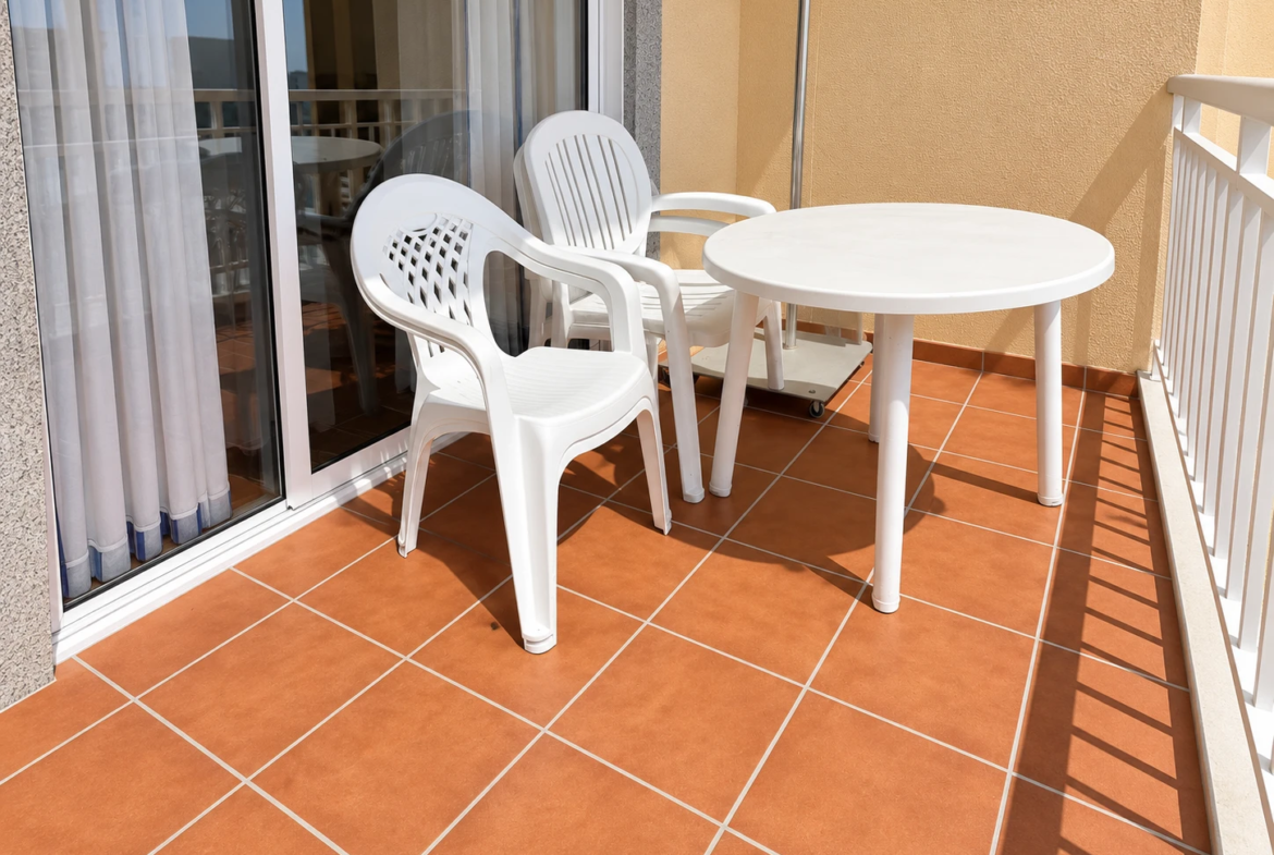 Apartament z 2 sypialniami, tarasem, basenem i garażem w Arguineguín