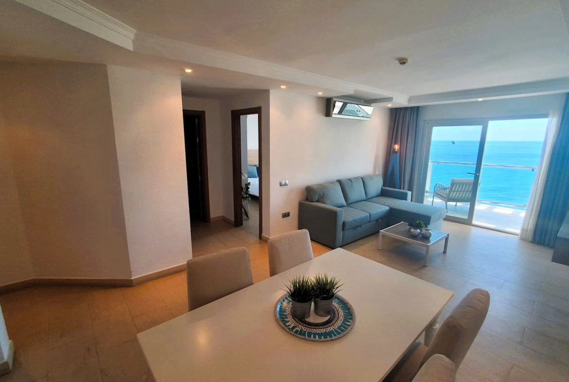 Luksusowy apartament z 2 sypialniami, widokiem na ocean i bezpośrednim dostępem do plaży w Playa del Cura