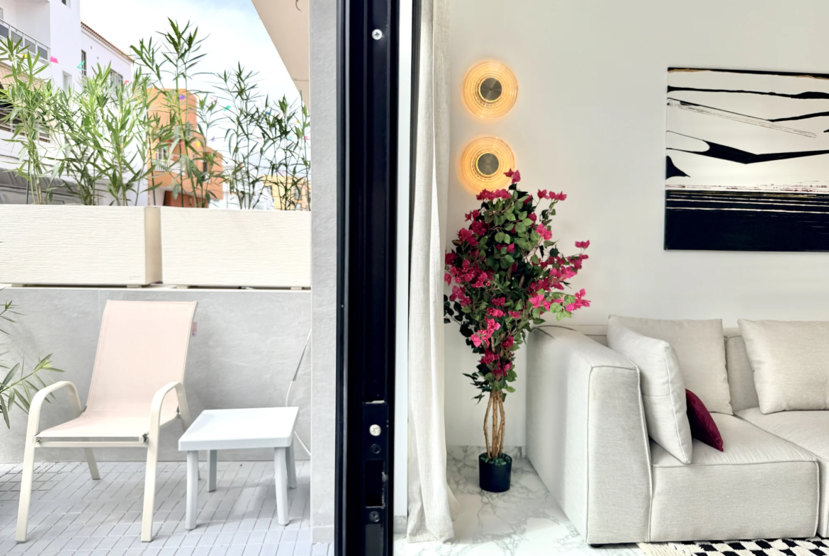 Przestronny apartament z dwiema sypialniami i tarasem w Vista Mar 9, Los Abrigos, Teneryfa