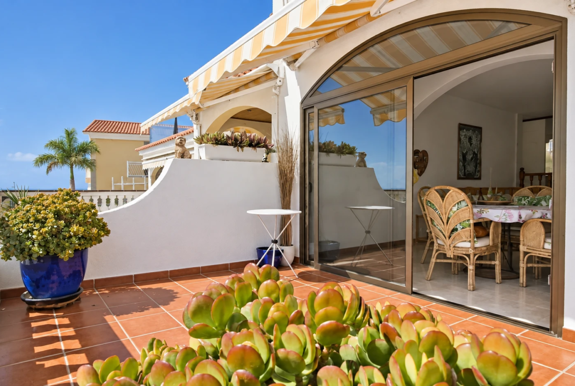 Przestronny duplex z widokiem na ocean, prywatnym garażem i ogrodem w Loma Dos, Arguineguín