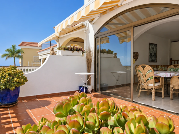 Przestronny duplex z widokiem na ocean, prywatnym garażem i ogrodem w Loma Dos, Arguineguín