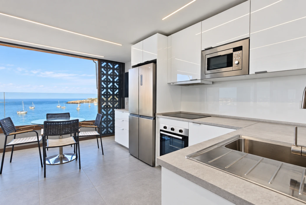Apartament przy plaży z 2 sypialniami, widokiem na ocean i basenem w Arguineguín