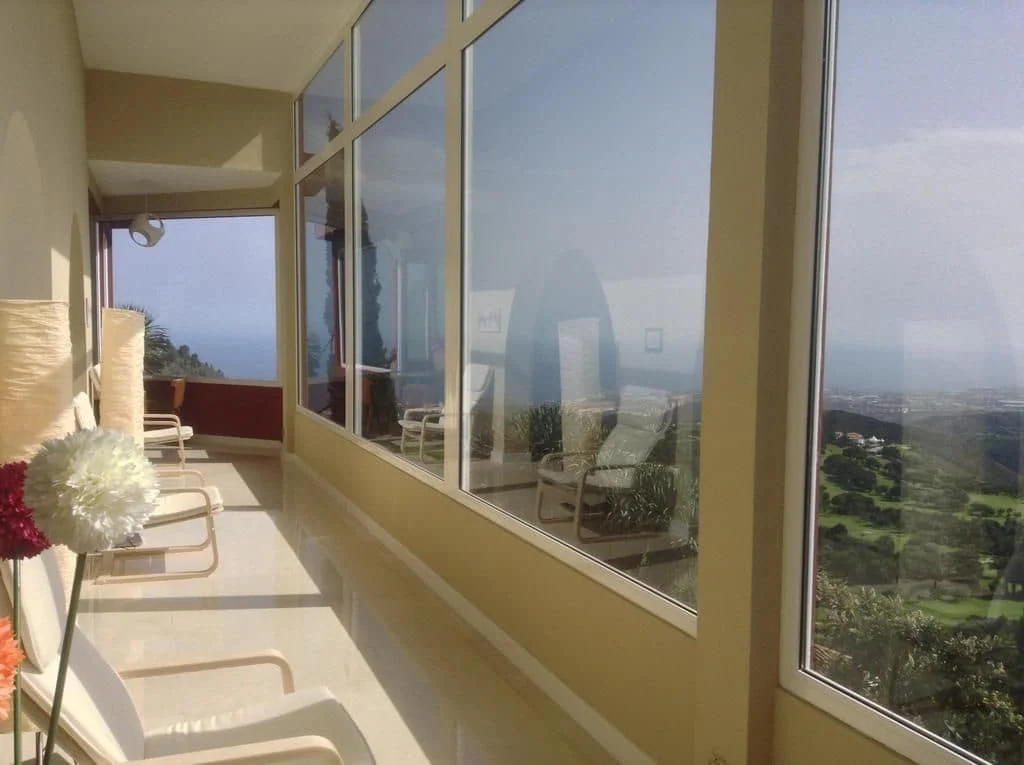 Kameralny hotel z basenem przy polu golfowym w Santa Brígida