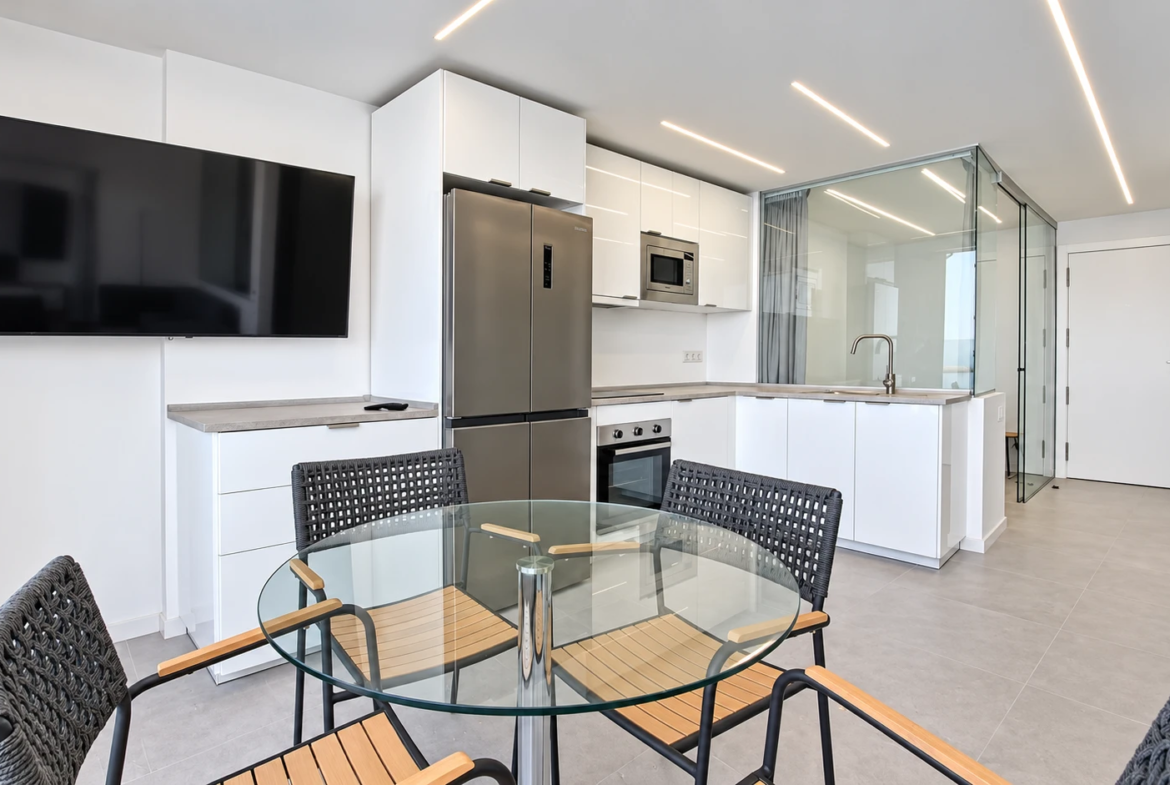 Apartament przy plaży z 2 sypialniami, widokiem na ocean i basenem w Arguineguín