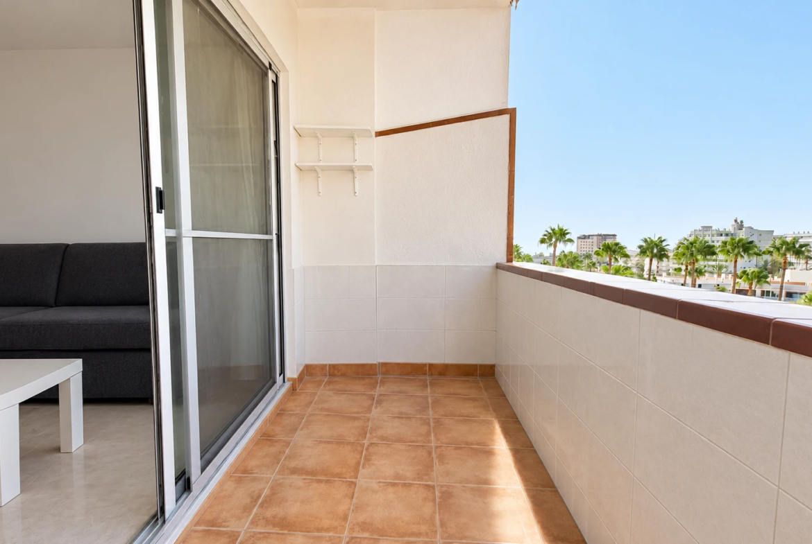 Apartament z 2 sypialniami, tarasem i widokiem na basen w Playa del Inglés