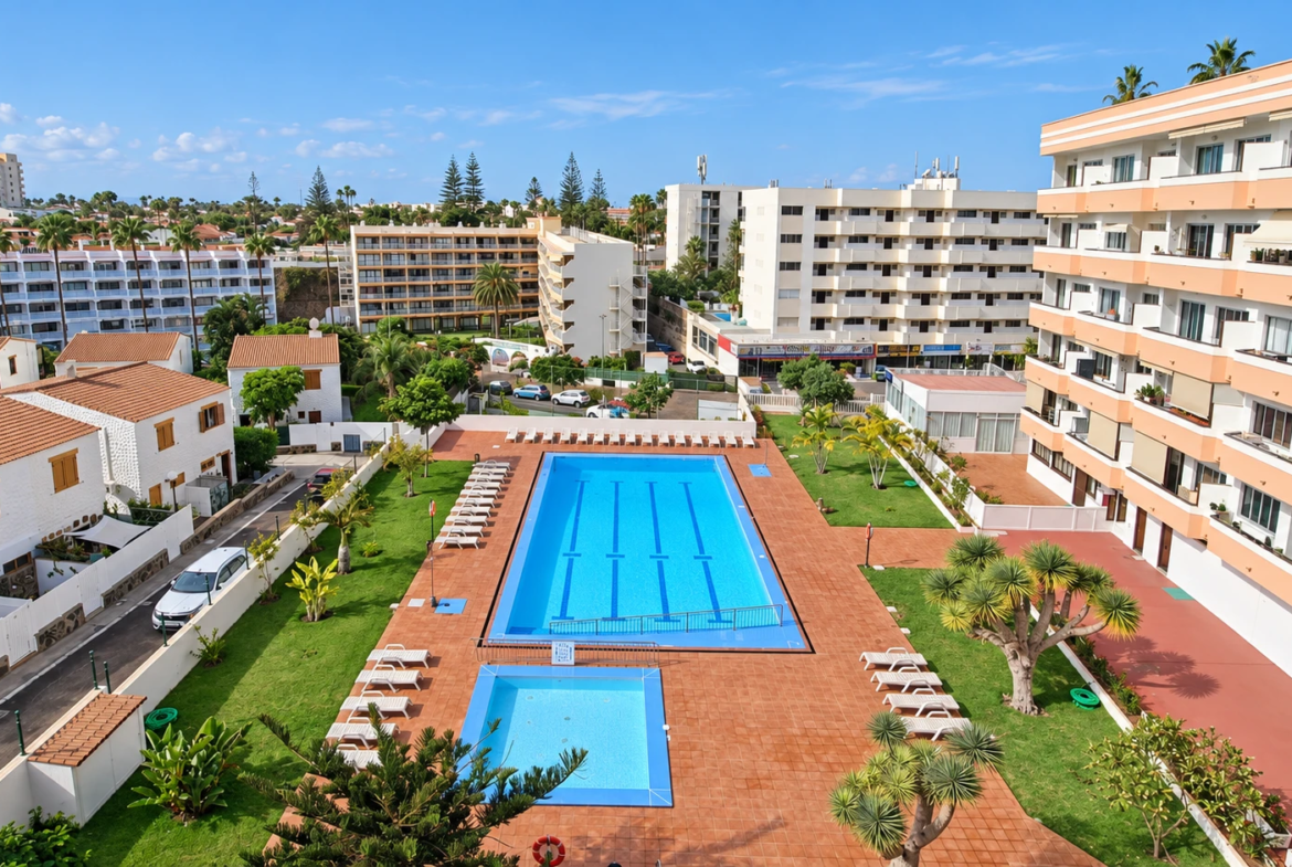 Apartament z 2 sypialniami, tarasem i widokiem na basen w Playa del Inglés