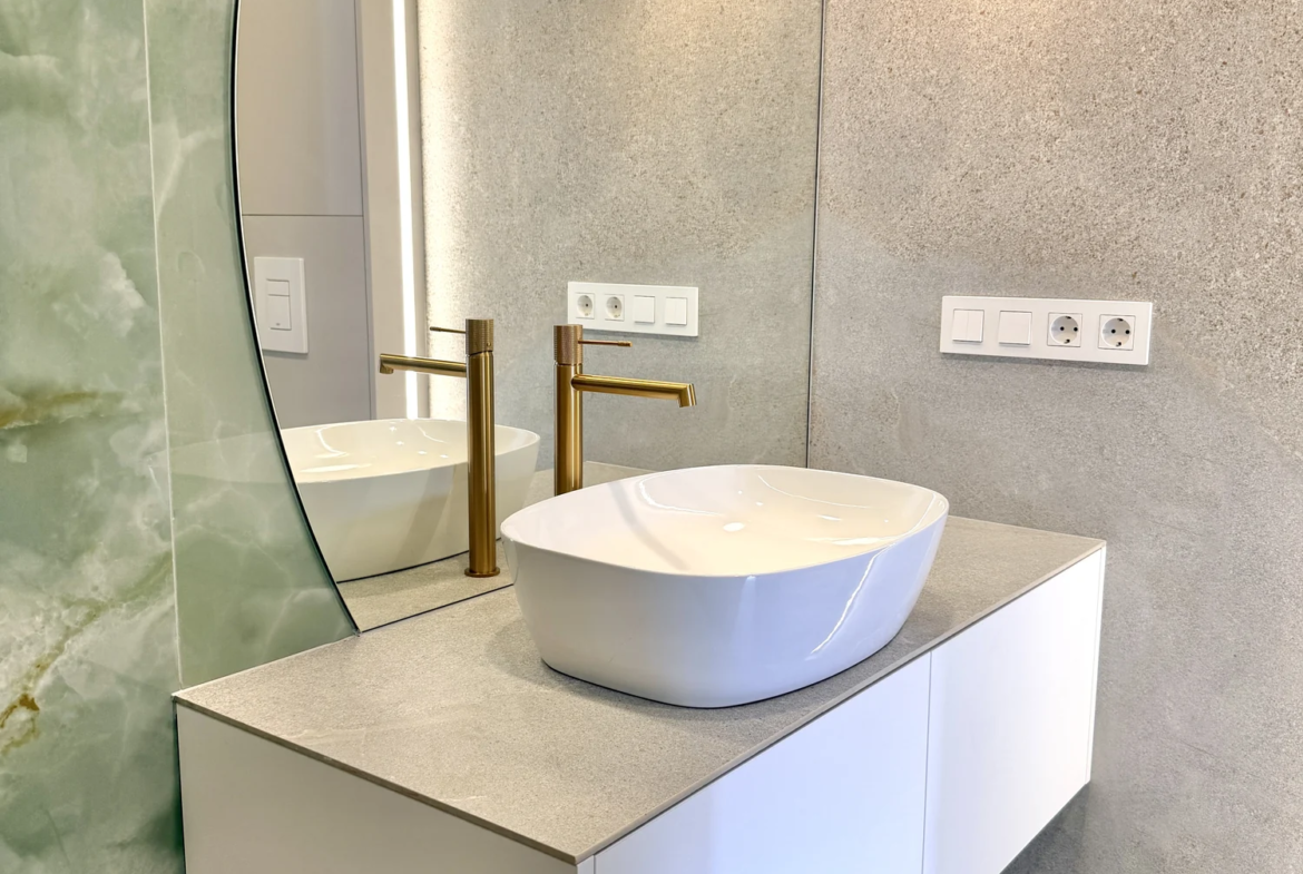 Kompaktowy apartament z dwiema sypialniami i balkonem w Vista Mar 9