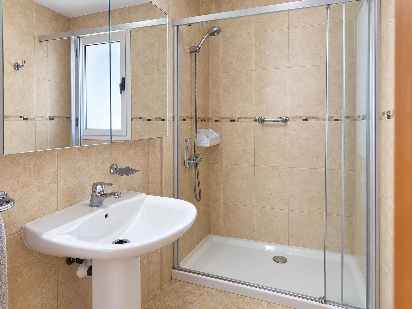 17 Apartament z 2 sypialniami, tarasem, basenem i garażem w Arguineguín