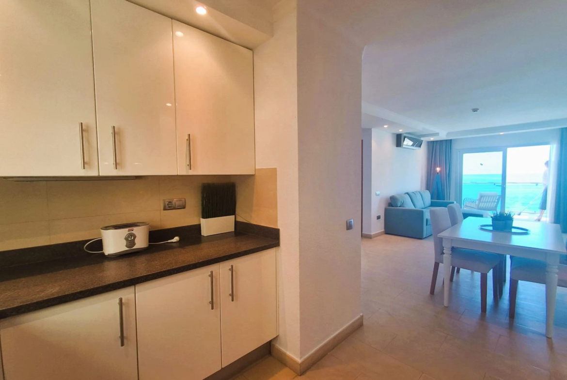 Luksusowy apartament z 2 sypialniami, widokiem na ocean i bezpośrednim dostępem do plaży w Playa del Cura